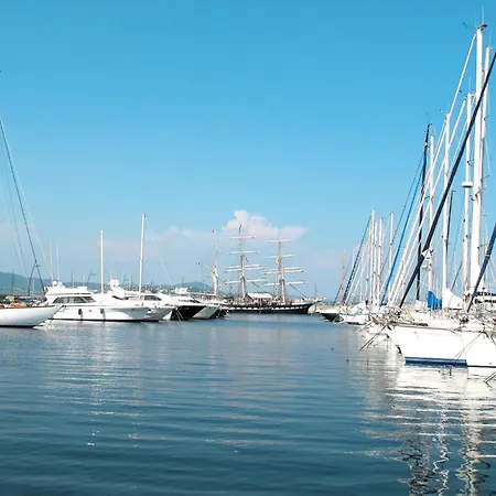 Schicke Und Moderne Im Stadtzentrum By Interhome * Saint-Tropez